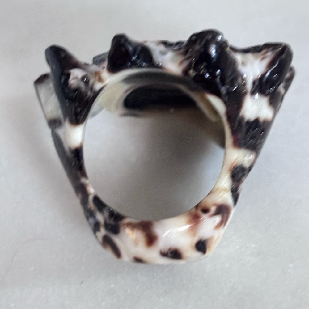 Black and White Ceramic Shell Decor - Picture 3 of 4